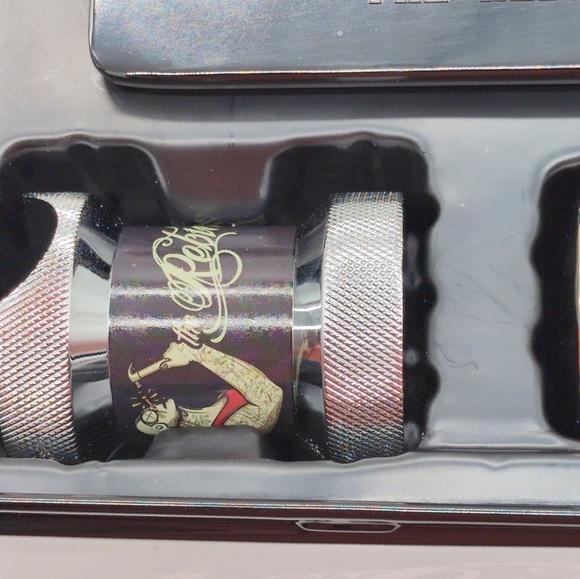 Drew Estates DE4L Blockhead Cigar Tool Kit Ashtray, Metal Stand And Metal Case - Picture 6 of 7